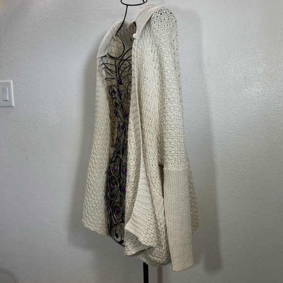 razzle dazzle Sweaters - Razzle Dazzle cream chunky knit cardigan size L